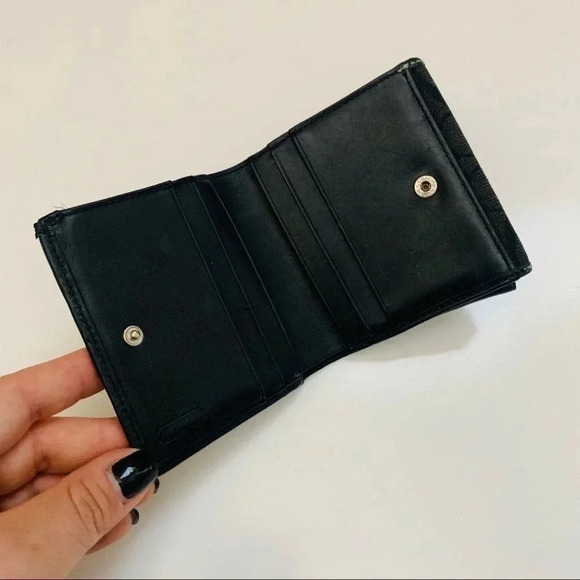 Coach Signature Wallet - Picture 4 of 6